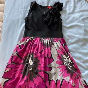 Women’s short party dress with pockets!